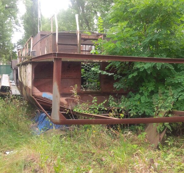 Pískování a ochranný nátěr lodi Šárka